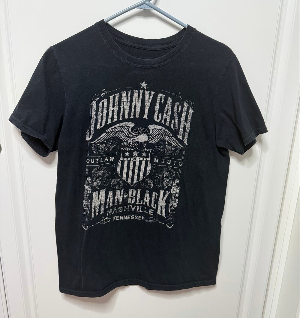 Johnny Cash t-shirt eagle black Outlaw Music Man in Black Nashville Tennessee M